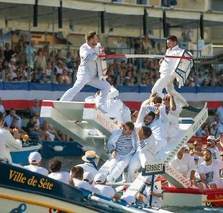 Vue Mer, Secteur Des Plages, T3 De Standing Climatise Avec Grande Terrasse *